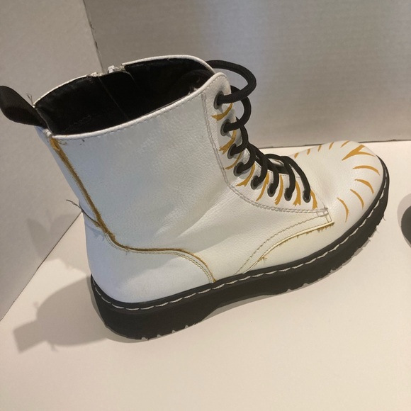Custom Union Bay Zip Up Boots 7.5M excellent condition. Gold color accents. - Picture 5 of 9